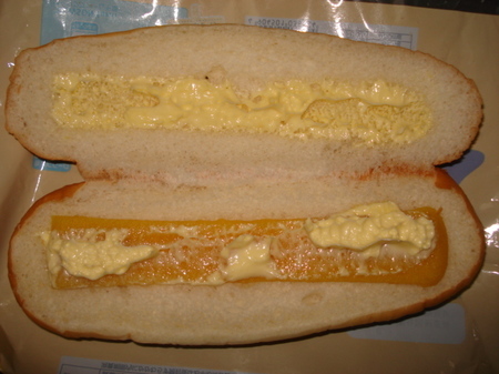 lawson-koppepan-sweetpotato-magarine3.jpg