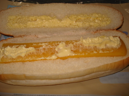 lawson-koppepan-sweetpotato-magarine4.jpg