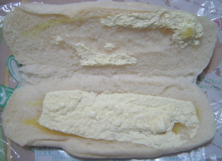 yamazaki-shiroikoppepan-wbanana3.jpg